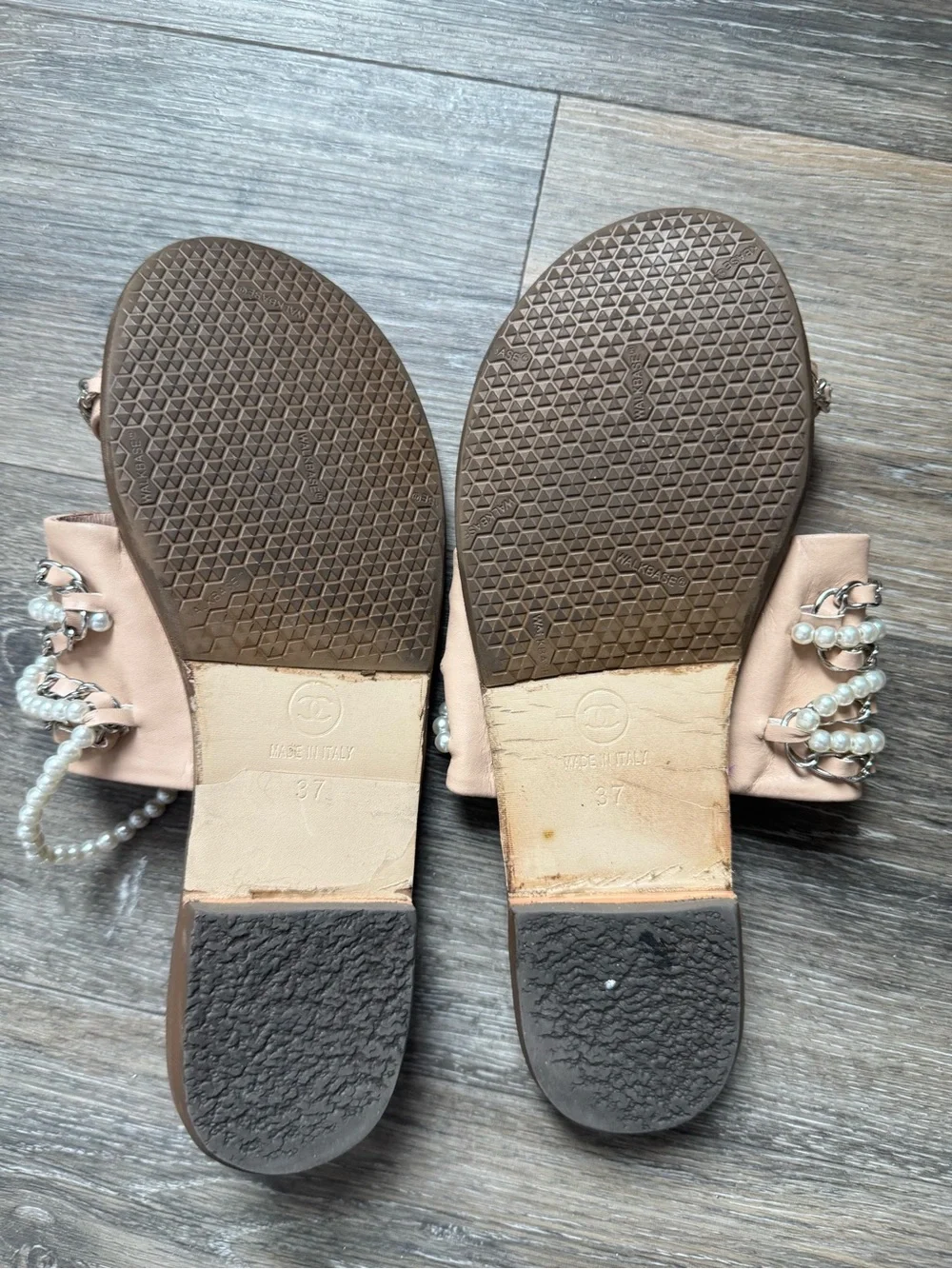 Chanel interlocking CC Logo Quilted Pearl & Chain Slide Sandals Sz 37
